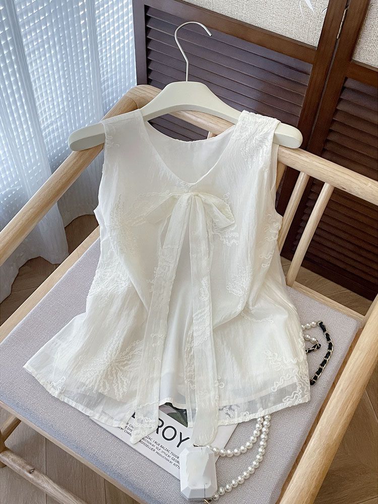 Unique And Stylish Outfit Blue Sleeveless Top